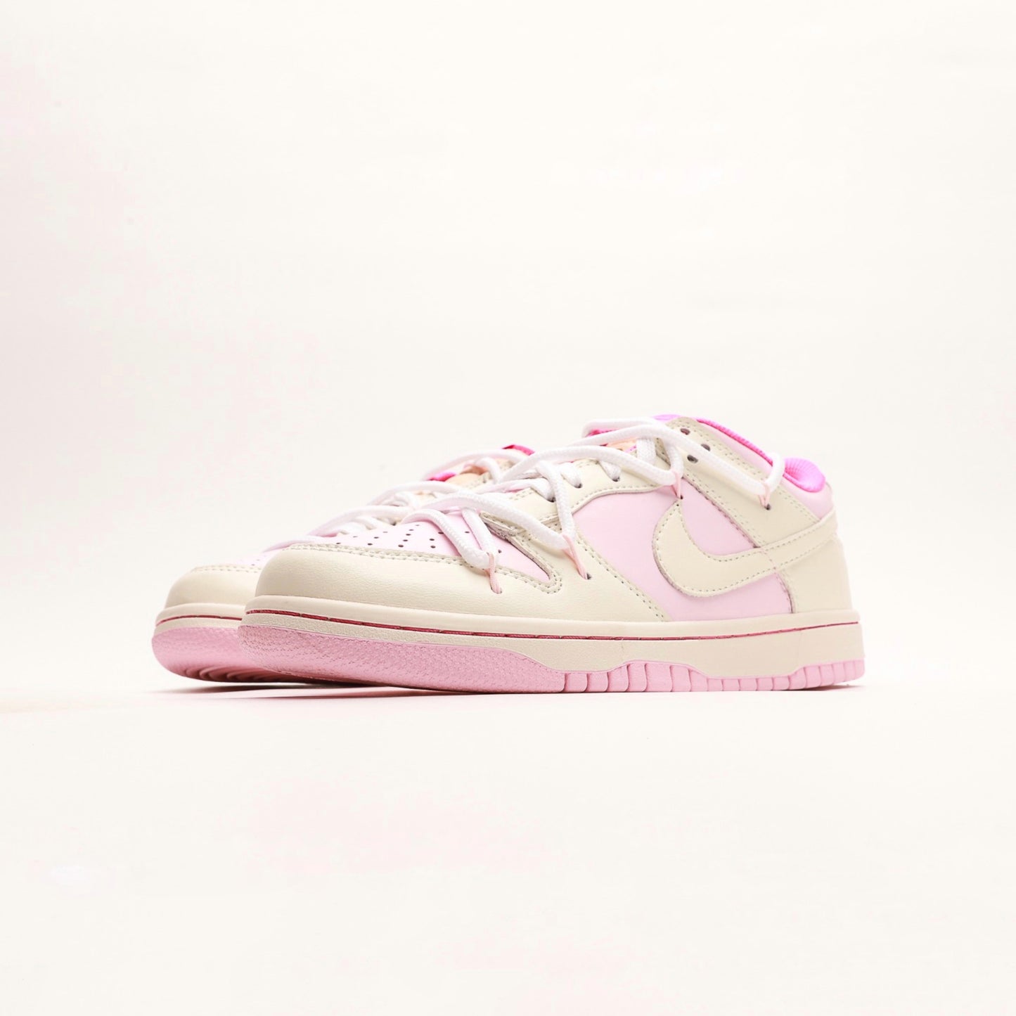 Nike Dunk Low GS Triple Pink