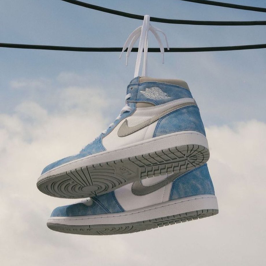Air Jordan 1 Retro High Hyper Royal Smoke Grey