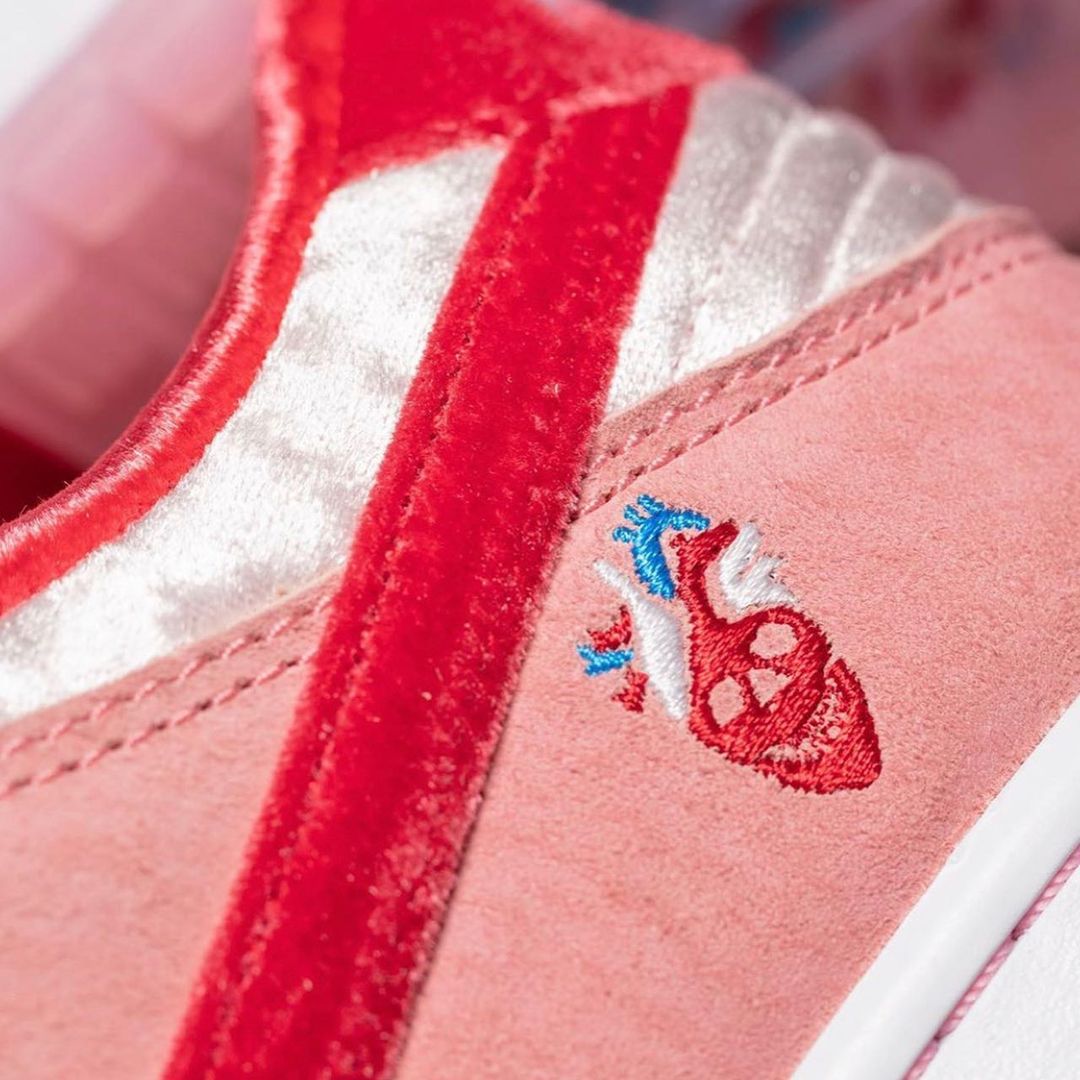 Nike SB Dunk Low Strange Love