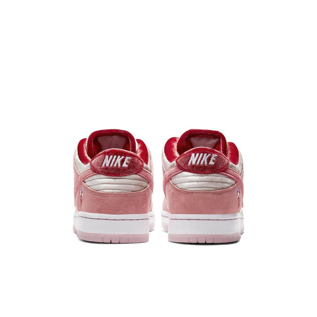 Nike SB Dunk Low Strange Love