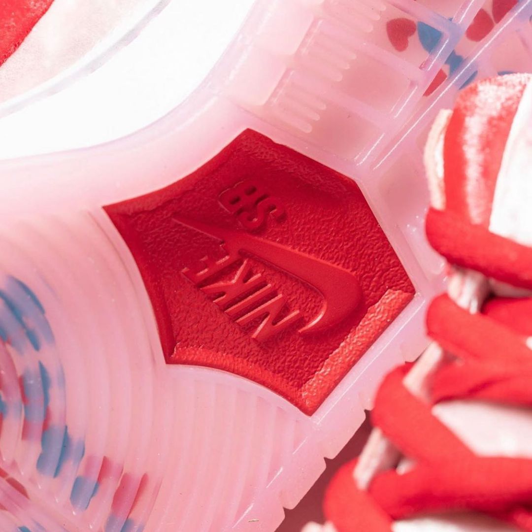 Nike SB Dunk Low Strange Love