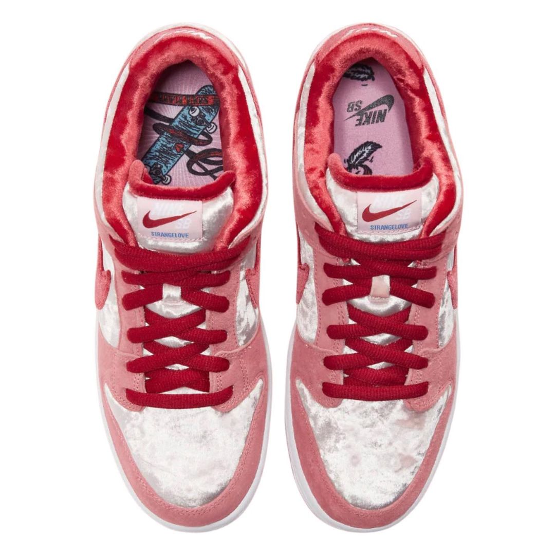 Nike SB Dunk Low Strange Love