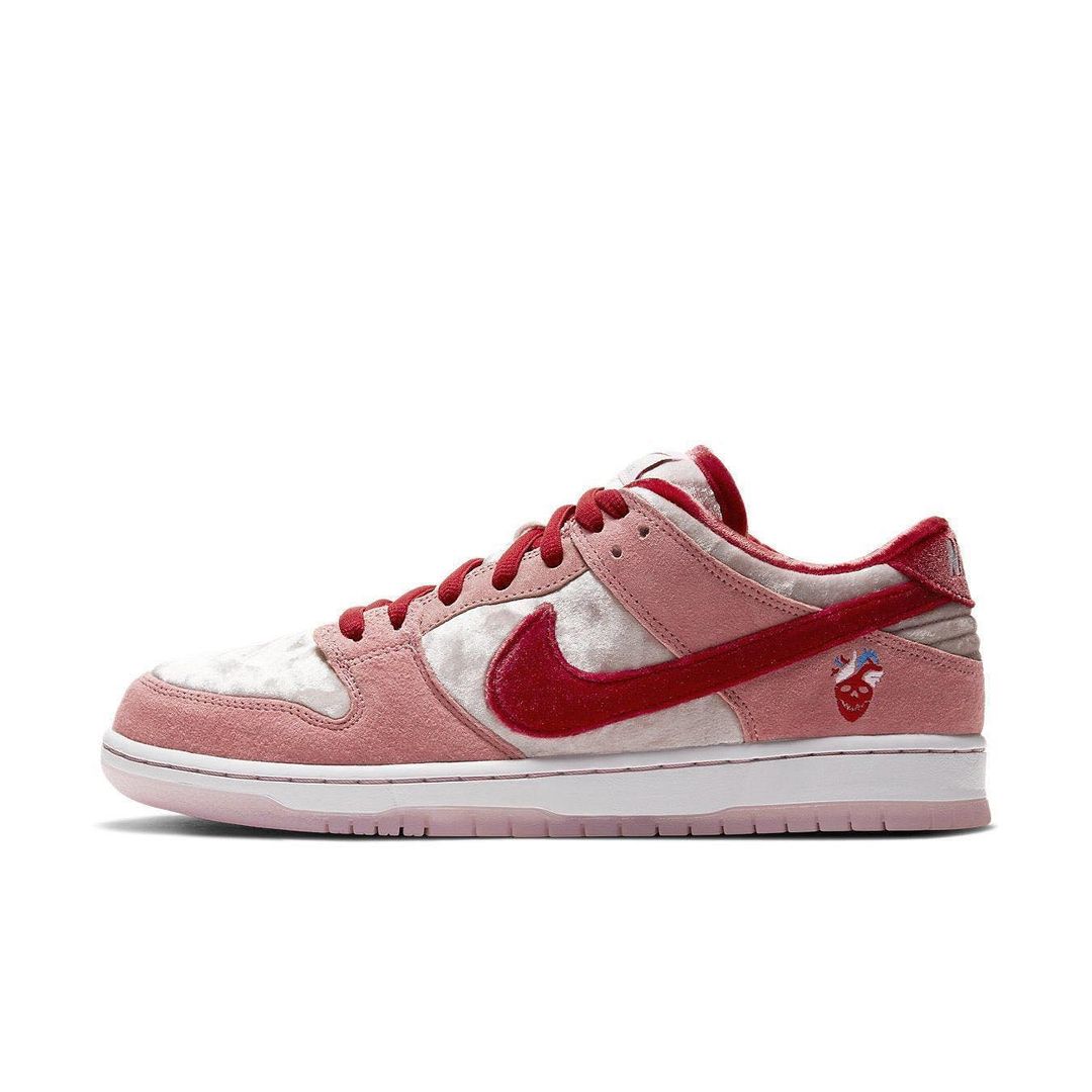 Nike SB Dunk Low Strange Love