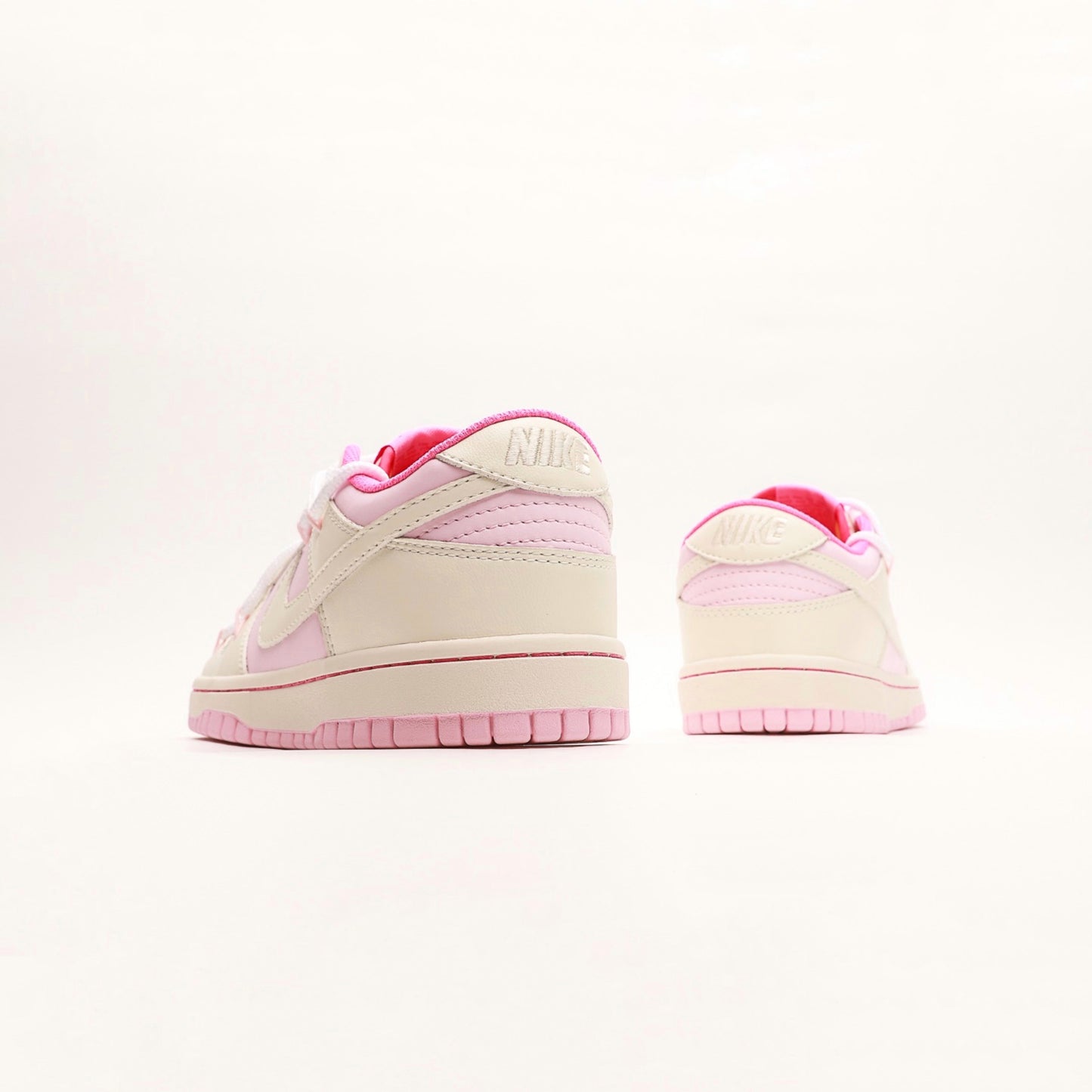 Nike Dunk Low GS Triple Pink