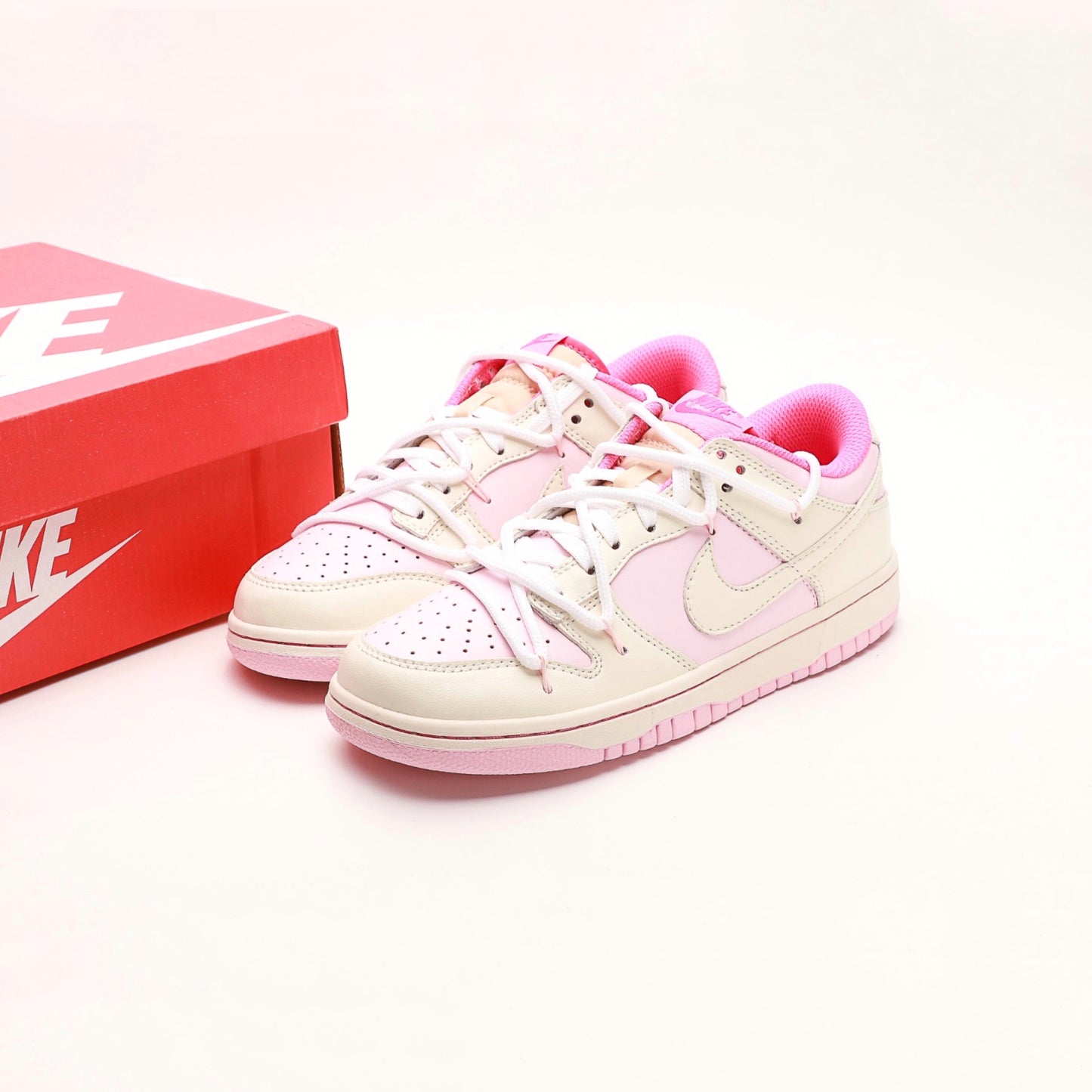 Nike Dunk Low GS Triple Pink