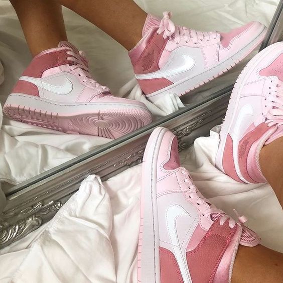 Nike Air Jordan 1 Mid Digital Pink