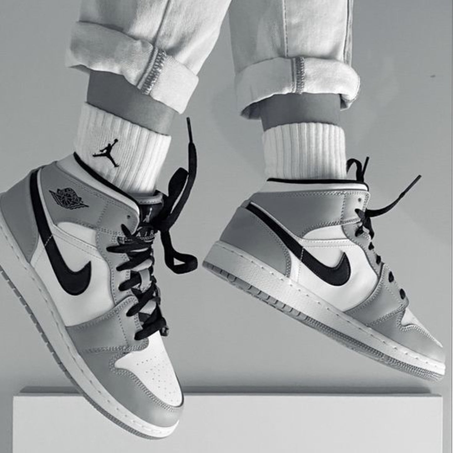 Nike Air Jordan 1 Mid Light Smoke Grey