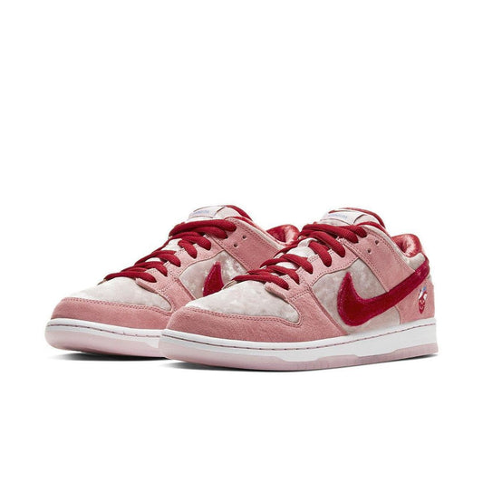 Nike SB Dunk Low Strange Love